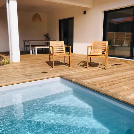 Vila Modern House With Pool, Between And Forest *
